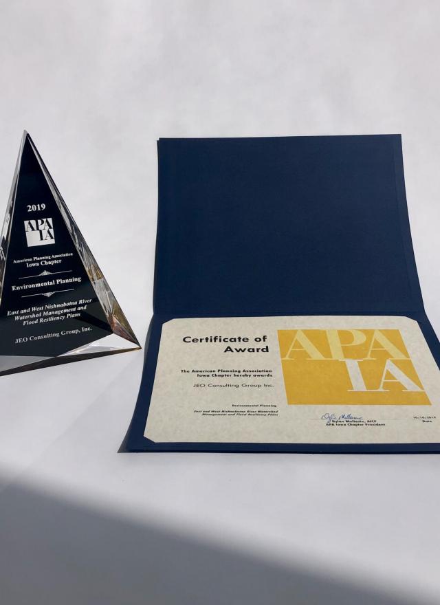 APA Iowa Chapter Environmental Planning Award and certificate for JEO Water Resources team
